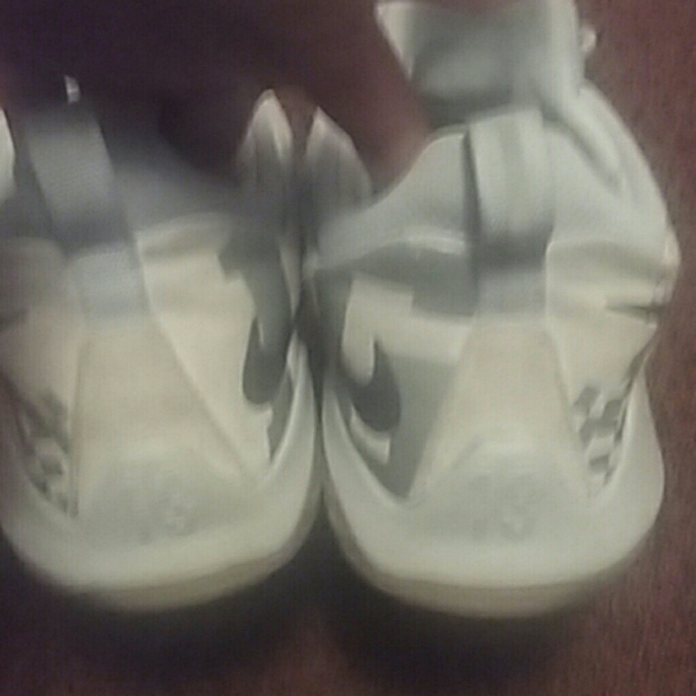 Shoes - Picture 2 of 4